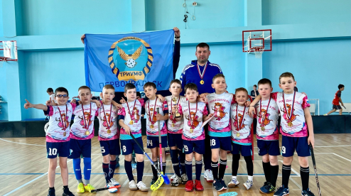 Юные первоуральцы стали абсолютными победителями флорбольной лиги Урала